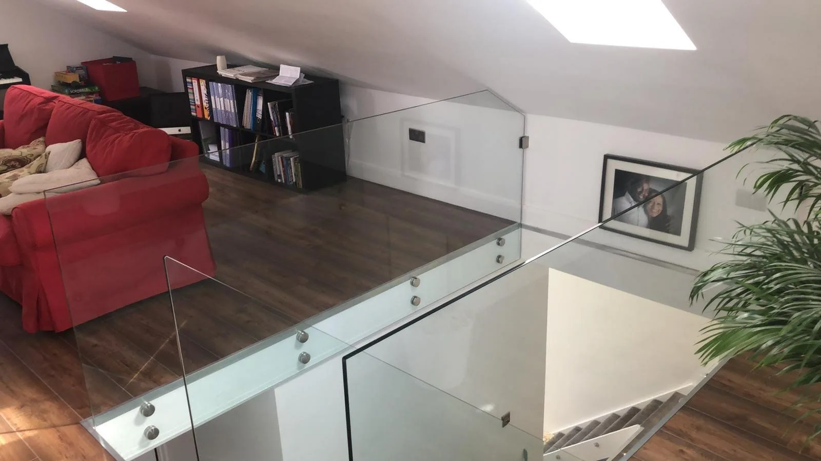 Side fixed glass balustrade