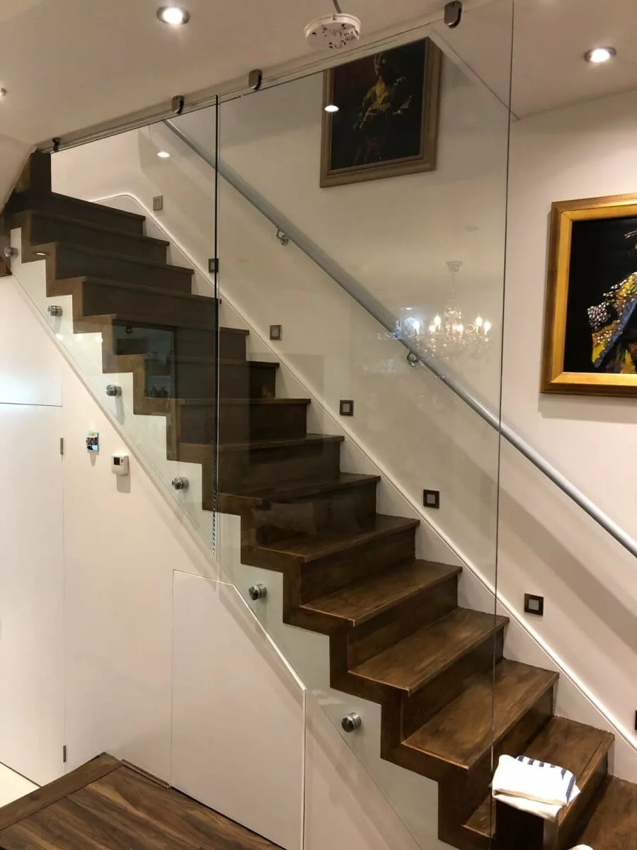 Side fixed glass balustrade